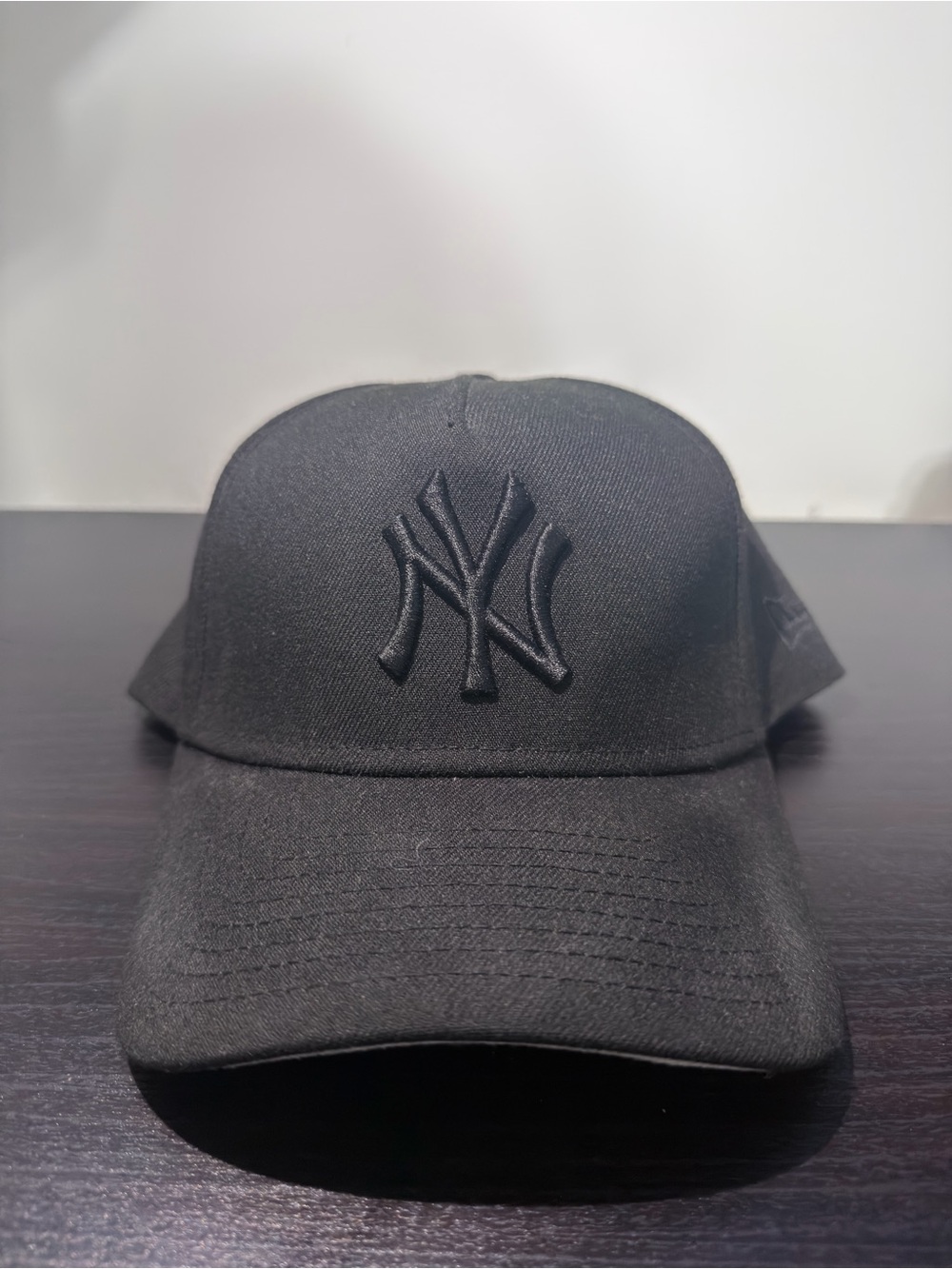 New Era - New York Yankees Black Tonal Logo Adjustable Hat